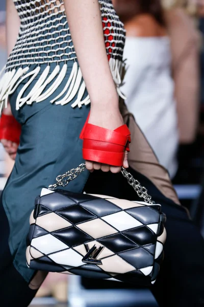 Look 66